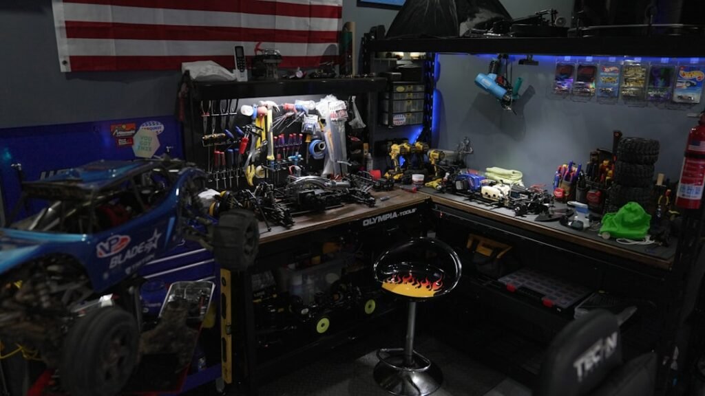 Uma Sala Cheia De Muitos Tipos Diferentes De Brinquedos ilqYjaWUEq4