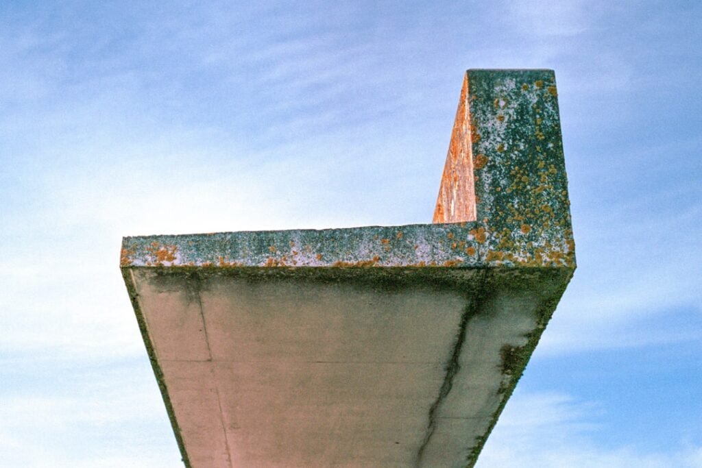 Estrutura De Concreto Contra Um Ceu Azul 1i5Ffh1QM6s