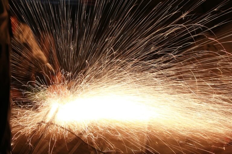 Exibicao De Fogos De Artificio Durante a Noite R0lMgQ2TkVc